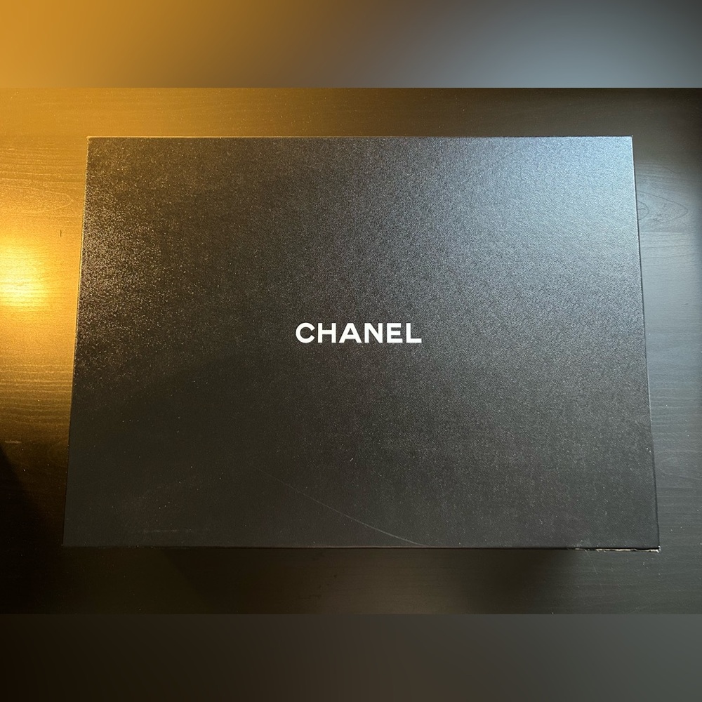 Authentic CHANEL Boot box - Damaged on the cover